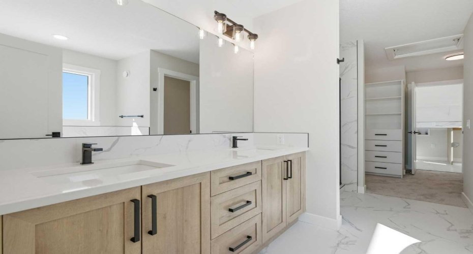 302 Kinniburgh Loop, Chestermere, Alberta T1X 3C3, 6 Bedrooms Bedrooms, ,4 BathroomsBathrooms,Residential,For Sale,Kinniburgh,A2289506