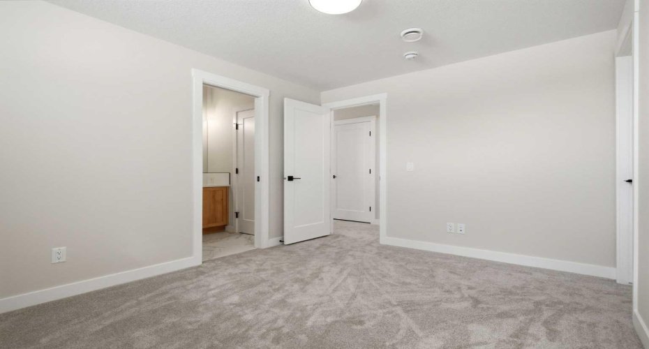 302 Kinniburgh Loop, Chestermere, Alberta T1X 3C3, 6 Bedrooms Bedrooms, ,4 BathroomsBathrooms,Residential,For Sale,Kinniburgh,A2289506