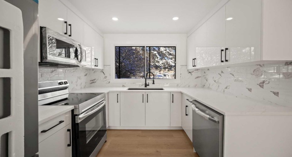 6404 24 Avenue, Calgary, Alberta T1Y 3T8, 4 Bedrooms Bedrooms, ,4 BathroomsBathrooms,Residential,For Sale,24,A2290287