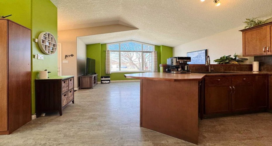 248 Aberdeen Road, Lethbridge, Alberta T1J 0N2, 3 Bedrooms Bedrooms, ,2 BathroomsBathrooms,Residential,For Sale,Aberdeen,A2294209