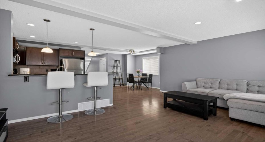 51 Country Village Villas, Calgary, Alberta T3K 0L7, 3 Bedrooms Bedrooms, ,4 BathroomsBathrooms,Residential,For Sale,Country Village,A2294713