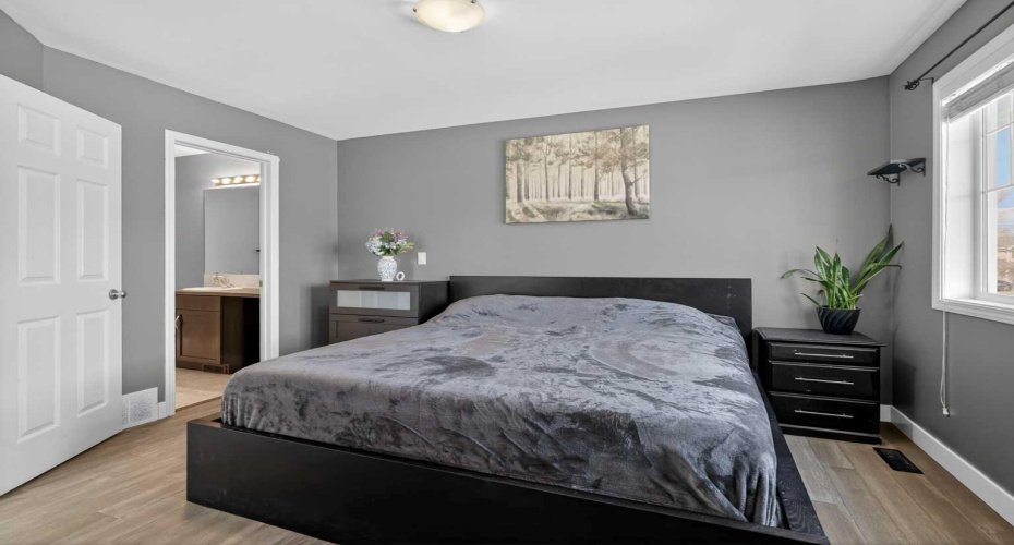 51 Country Village Villas, Calgary, Alberta T3K 0L7, 3 Bedrooms Bedrooms, ,4 BathroomsBathrooms,Residential,For Sale,Country Village,A2294713