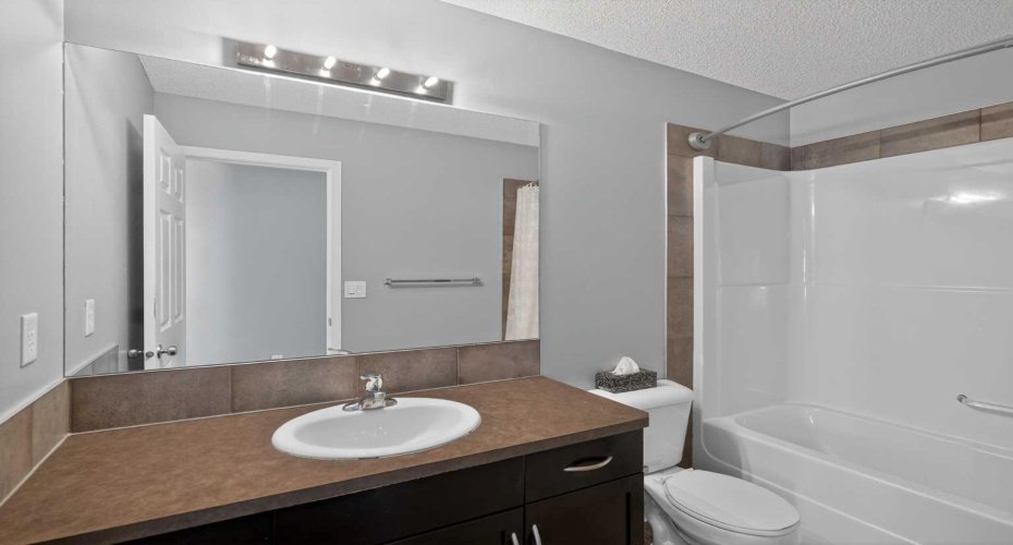 51 Country Village Villas, Calgary, Alberta T3K 0L7, 3 Bedrooms Bedrooms, ,4 BathroomsBathrooms,Residential,For Sale,Country Village,A2294713