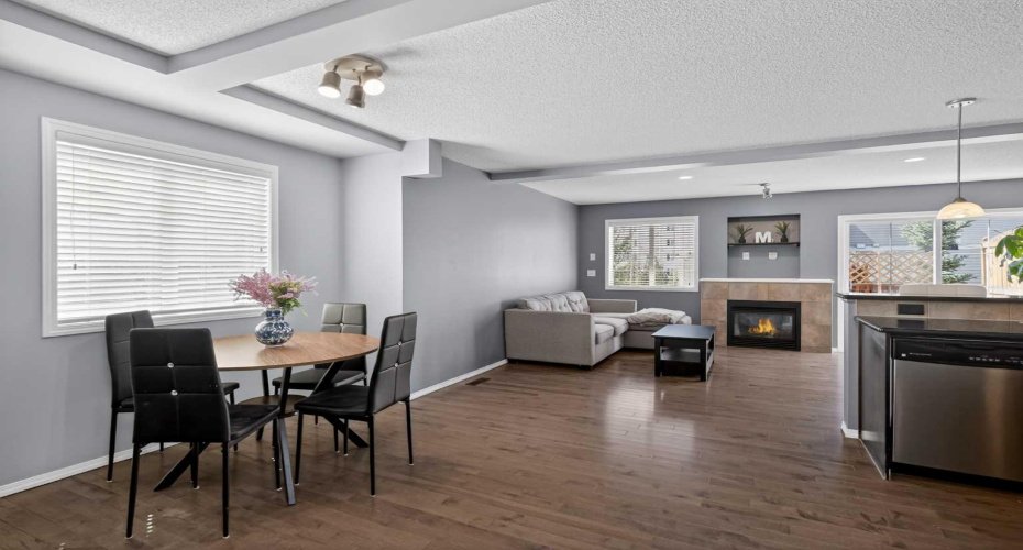 51 Country Village Villas, Calgary, Alberta T3K 0L7, 3 Bedrooms Bedrooms, ,4 BathroomsBathrooms,Residential,For Sale,Country Village,A2294713