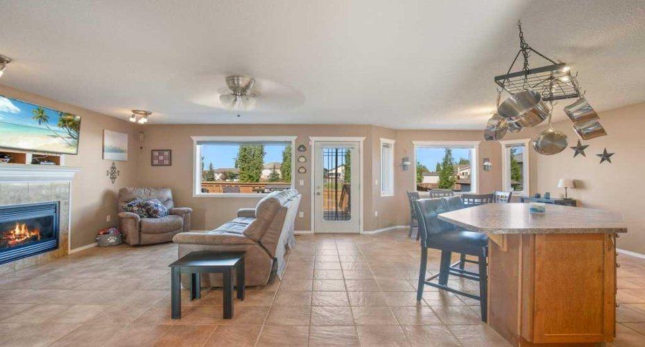 431 Carriage Lane Crossing, Carstairs, Alberta T0M 0N0, 5 Bedrooms Bedrooms, ,3 BathroomsBathrooms,Residential,For Sale,Carriage Lane,A2296251