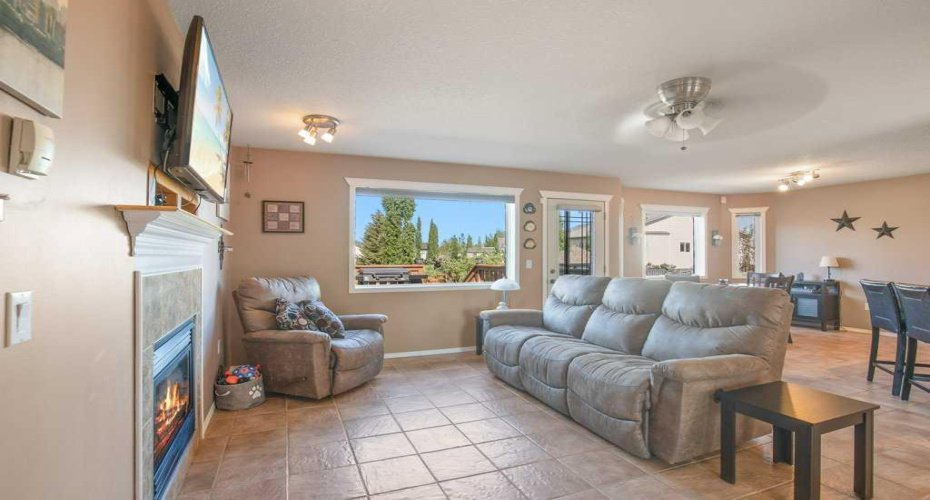 431 Carriage Lane Crossing, Carstairs, Alberta T0M 0N0, 5 Bedrooms Bedrooms, ,3 BathroomsBathrooms,Residential,For Sale,Carriage Lane,A2296251