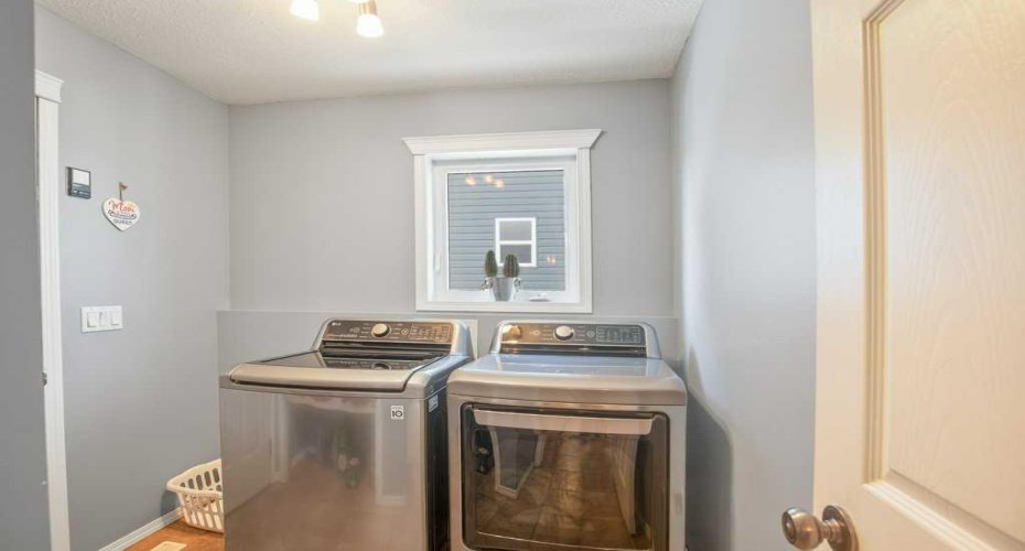 431 Carriage Lane Crossing, Carstairs, Alberta T0M 0N0, 5 Bedrooms Bedrooms, ,3 BathroomsBathrooms,Residential,For Sale,Carriage Lane,A2296251