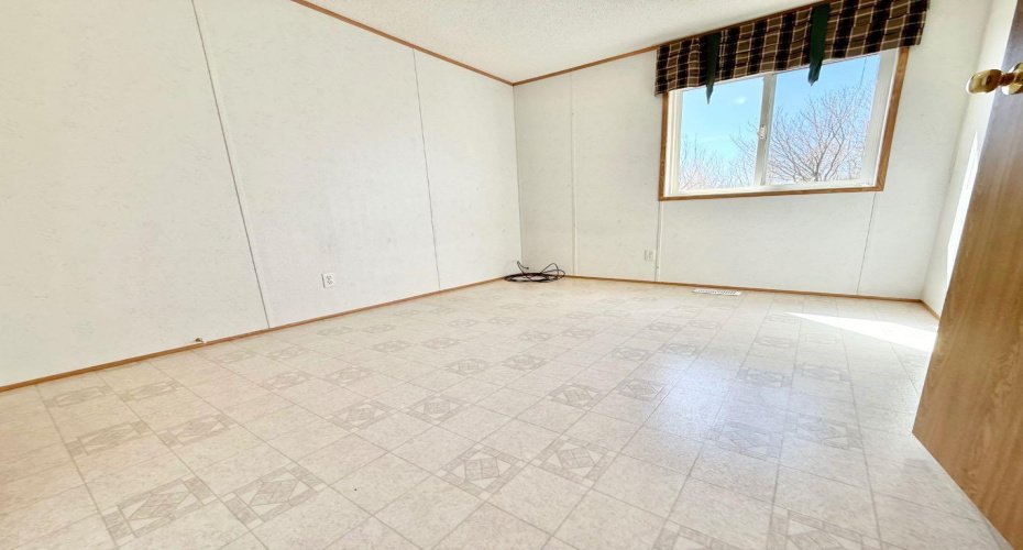 57 142070 TR 191, Rural Newell, County of, Alberta T1R 0S1, 3 Bedrooms Bedrooms, ,2 BathroomsBathrooms,Residential,For Sale,191,A2297045