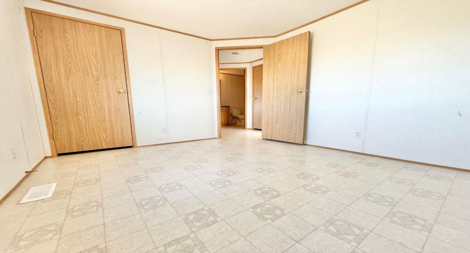 57 142070 TR 191, Rural Newell, County of, Alberta T1R 0S1, 3 Bedrooms Bedrooms, ,2 BathroomsBathrooms,Residential,For Sale,191,A2297045