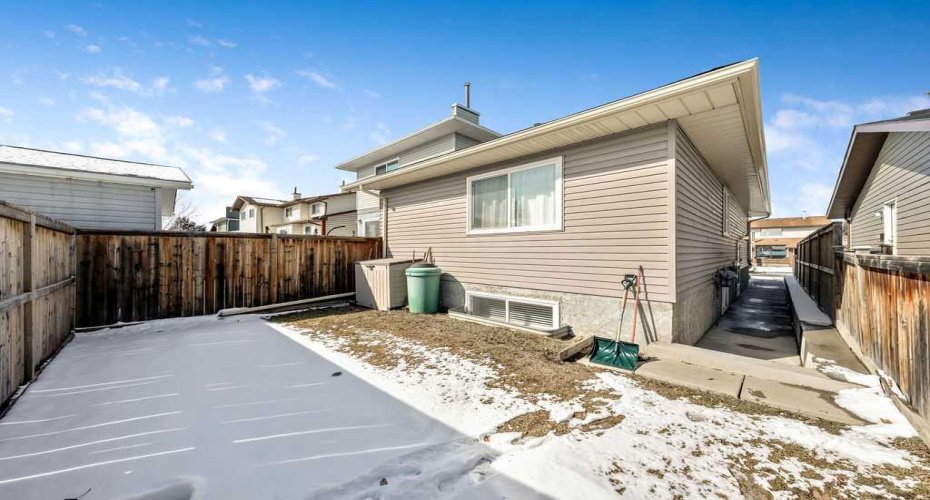 50 Cedarwood Rise, Calgary, Alberta T2W3H9, 4 Bedrooms Bedrooms, ,3 BathroomsBathrooms,Residential,For Sale,Cedarwood,A2297078