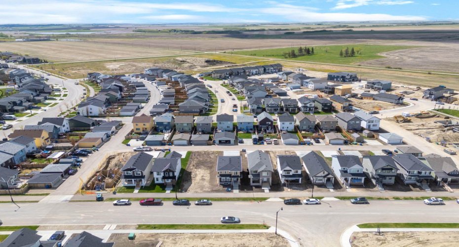 231 Vista Road, Crossfield, Alberta T0M 0S0, 4 Bedrooms Bedrooms, ,3 BathroomsBathrooms,Residential,For Sale,Vista,A2298496