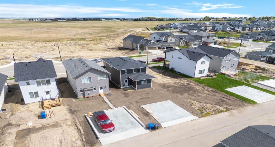 231 Vista Road, Crossfield, Alberta T0M 0S0, 4 Bedrooms Bedrooms, ,3 BathroomsBathrooms,Residential,For Sale,Vista,A2298496