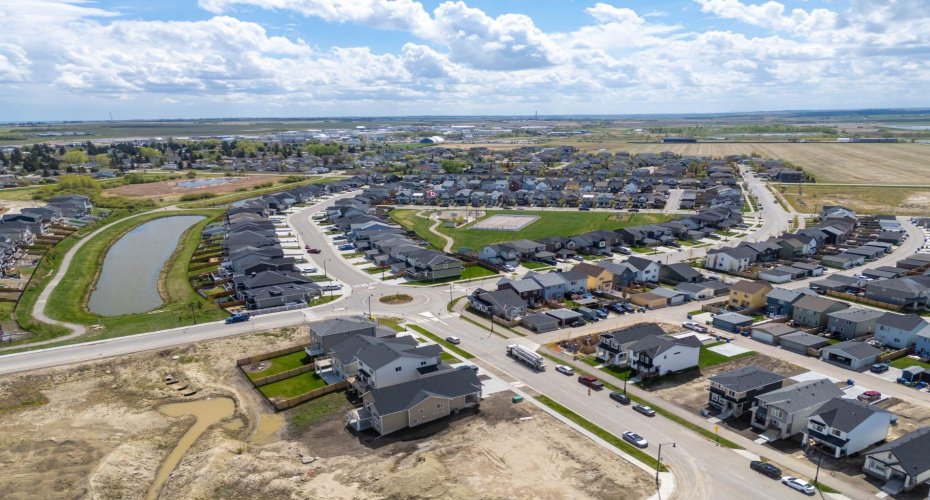 231 Vista Road, Crossfield, Alberta T0M 0S0, 4 Bedrooms Bedrooms, ,3 BathroomsBathrooms,Residential,For Sale,Vista,A2298496