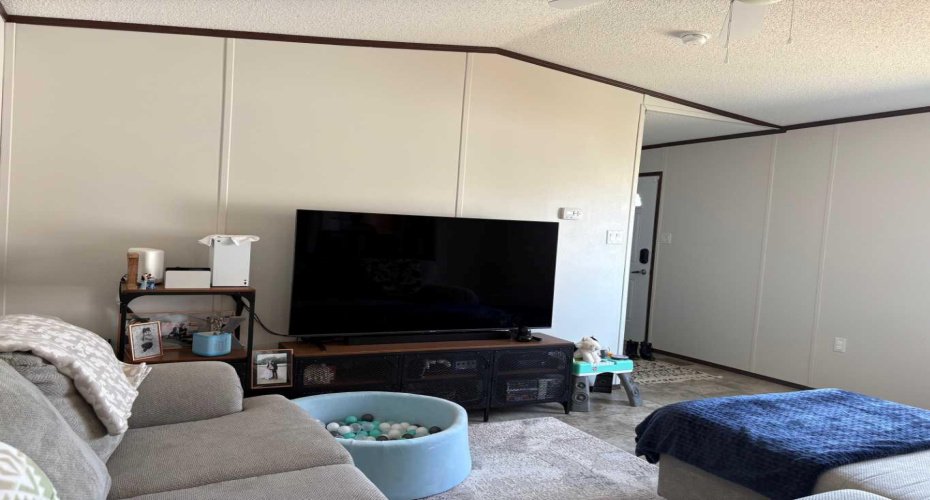 4000 Minto Street, Penhold, Alberta T0M 1R0, 3 Bedrooms Bedrooms, ,2 BathroomsBathrooms,Mobile,For Sale,Minto,A2298878