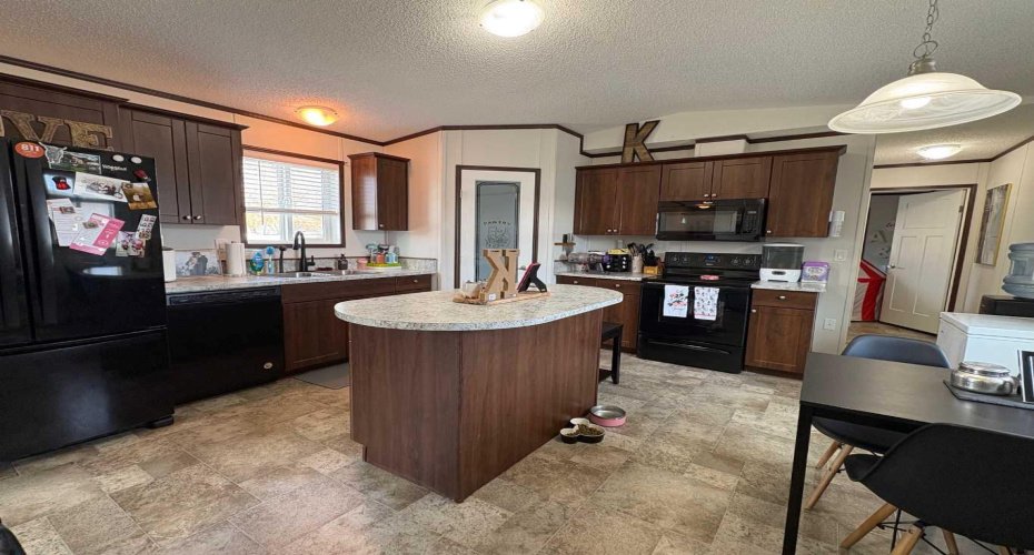 4000 Minto Street, Penhold, Alberta T0M 1R0, 3 Bedrooms Bedrooms, ,2 BathroomsBathrooms,Mobile,For Sale,Minto,A2298878