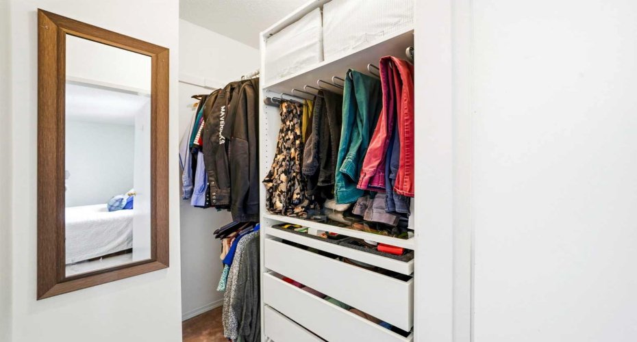 773 Kingsmere Crescent, Calgary, Alberta T2V 2H9, 3 Bedrooms Bedrooms, ,2 BathroomsBathrooms,Residential,For Sale,Kingsmere,A2299143