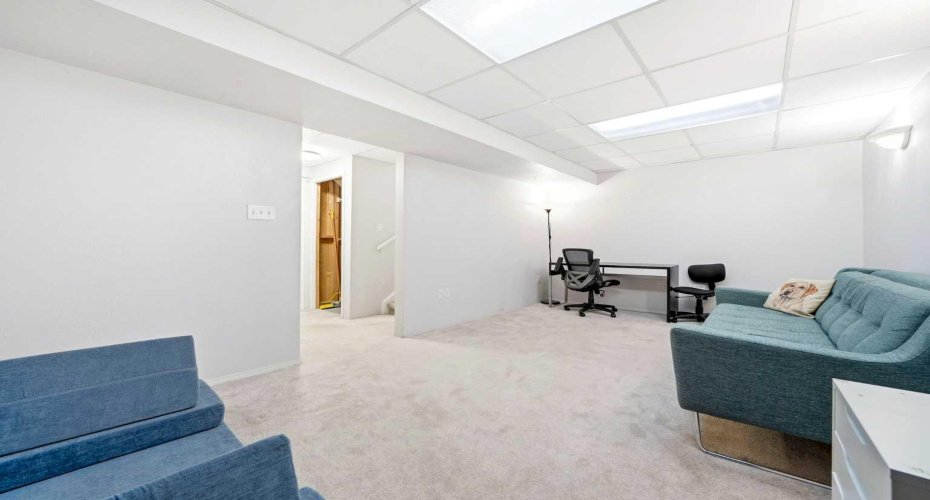 773 Kingsmere Crescent, Calgary, Alberta T2V 2H9, 3 Bedrooms Bedrooms, ,2 BathroomsBathrooms,Residential,For Sale,Kingsmere,A2299143