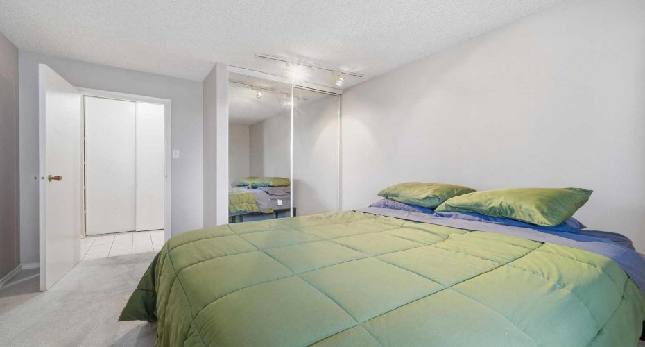 718 12 Avenue, Calgary, Alberta T2R 0H7, 2 Bedrooms Bedrooms, ,1 BathroomBathrooms,Residential,For Sale,12,A2299180