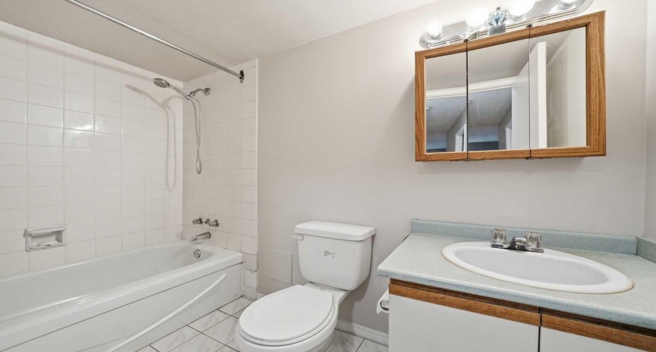 718 12 Avenue, Calgary, Alberta T2R 0H7, 2 Bedrooms Bedrooms, ,1 BathroomBathrooms,Residential,For Sale,12,A2299180