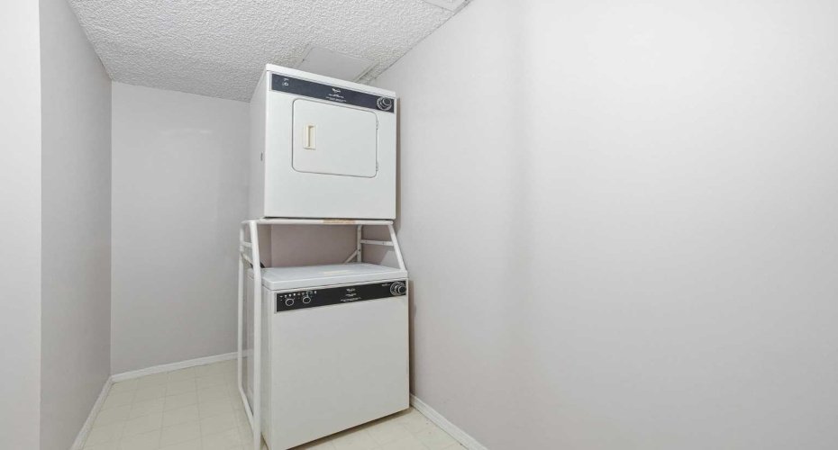 718 12 Avenue, Calgary, Alberta T2R 0H7, 2 Bedrooms Bedrooms, ,1 BathroomBathrooms,Residential,For Sale,12,A2299180