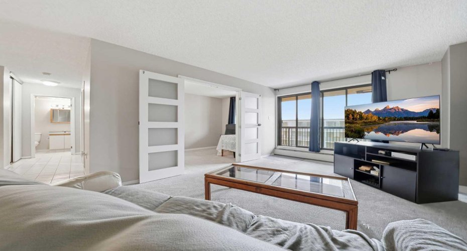 718 12 Avenue, Calgary, Alberta T2R 0H7, 2 Bedrooms Bedrooms, ,1 BathroomBathrooms,Residential,For Sale,12,A2299180