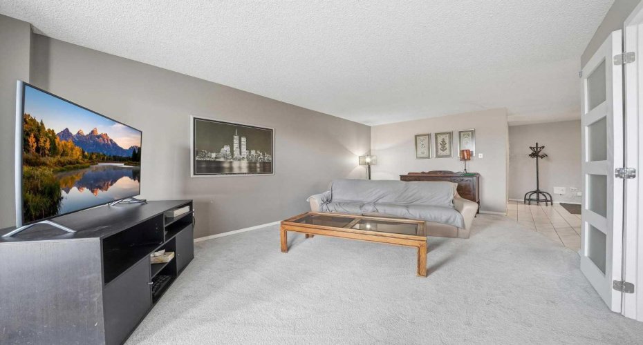 718 12 Avenue, Calgary, Alberta T2R 0H7, 2 Bedrooms Bedrooms, ,1 BathroomBathrooms,Residential,For Sale,12,A2299180
