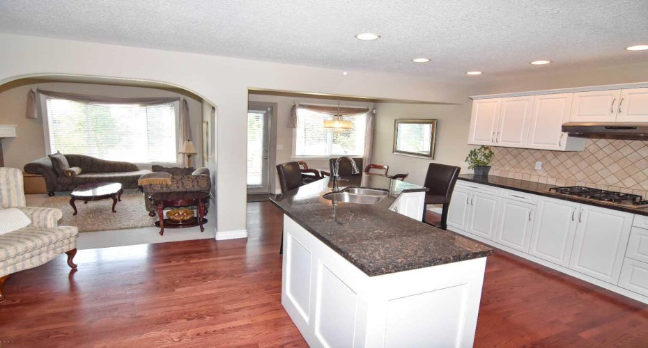 148 Scenic View Close, Calgary, Alberta T3L1Z4, 4 Bedrooms Bedrooms, ,4 BathroomsBathrooms,Residential,For Sale,Scenic View,A2300501