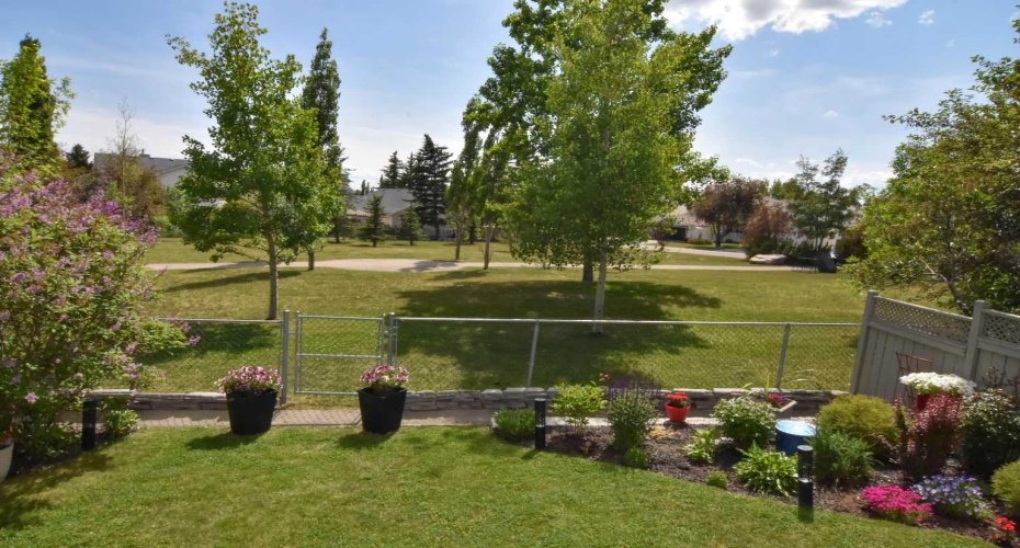 148 Scenic View Close, Calgary, Alberta T3L1Z4, 4 Bedrooms Bedrooms, ,4 BathroomsBathrooms,Residential,For Sale,Scenic View,A2300501