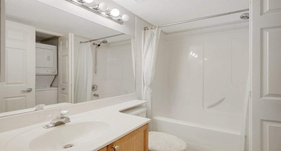 950 Arbour Lake Road, Calgary, Alberta T3G 5B3, 2 Bedrooms Bedrooms, ,2 BathroomsBathrooms,Residential,For Sale,Arbour Lake,A2300603