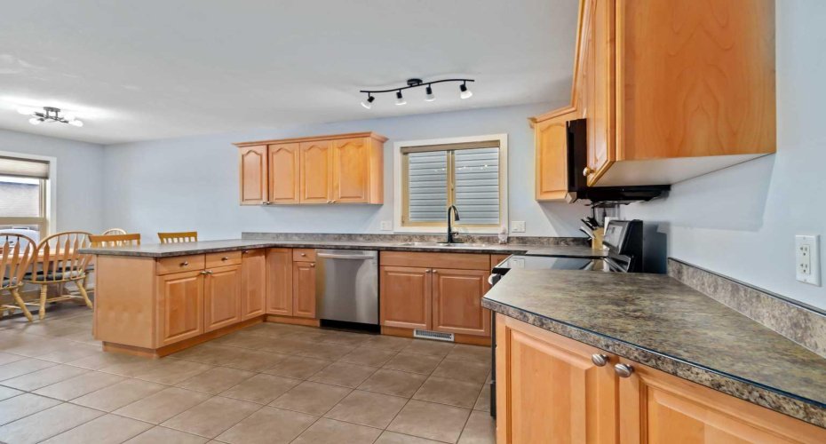 117 Violet Street, Fort McMurray, Alberta T9K 0H2, 5 Bedrooms Bedrooms, ,3 BathroomsBathrooms,Residential,For Sale,Violet,A2300667