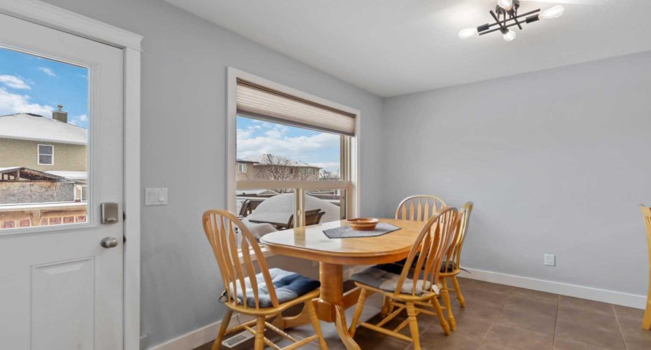 117 Violet Street, Fort McMurray, Alberta T9K 0H2, 5 Bedrooms Bedrooms, ,3 BathroomsBathrooms,Residential,For Sale,Violet,A2300667