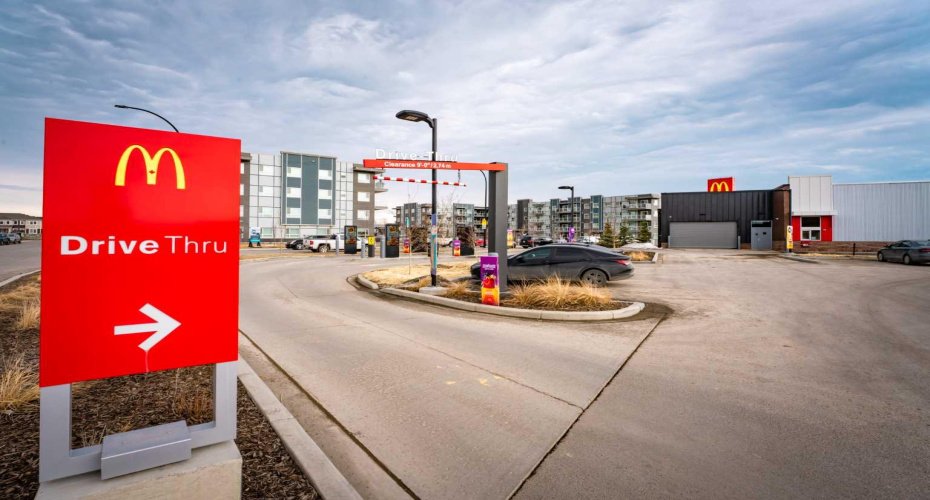 40 Carrington Plaza, Calgary, Alberta T3P 1X7, 2 Bedrooms Bedrooms, ,2 BathroomsBathrooms,Residential,For Sale,Carrington,A2301038