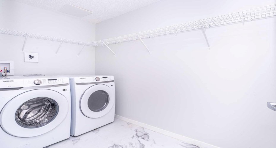 40 Carrington Plaza, Calgary, Alberta T3P 1X7, 2 Bedrooms Bedrooms, ,2 BathroomsBathrooms,Residential,For Sale,Carrington,A2301038