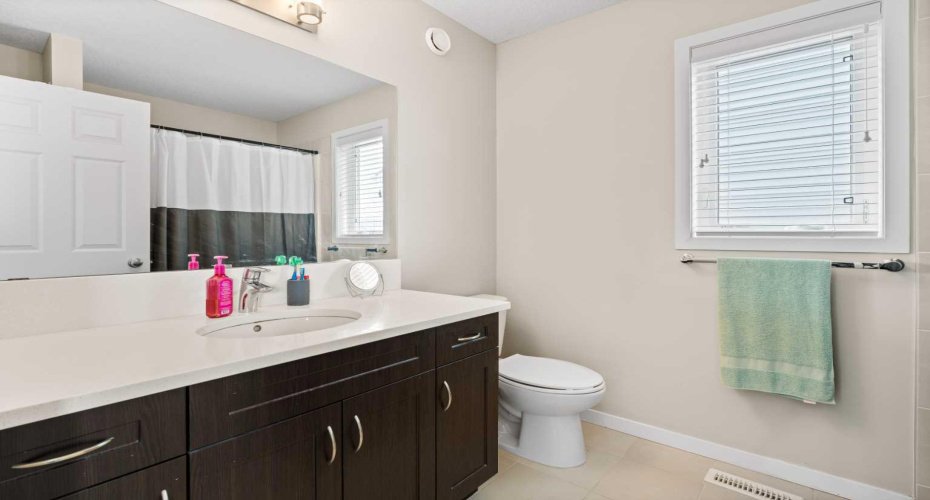 53 Amery Crescent, Crossfield, Alberta T0M 0S0, 3 Bedrooms Bedrooms, ,3 BathroomsBathrooms,Residential,For Sale,Amery,A2301531