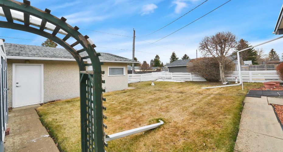 3333 43 Avenue, Red Deer, Alberta T4N3B2, 4 Bedrooms Bedrooms, ,2 BathroomsBathrooms,Residential,For Sale,43,A2301561