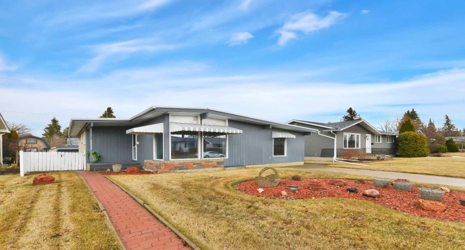 3333 43 Avenue, Red Deer, Alberta T4N3B2, 4 Bedrooms Bedrooms, ,2 BathroomsBathrooms,Residential,For Sale,43,A2301561