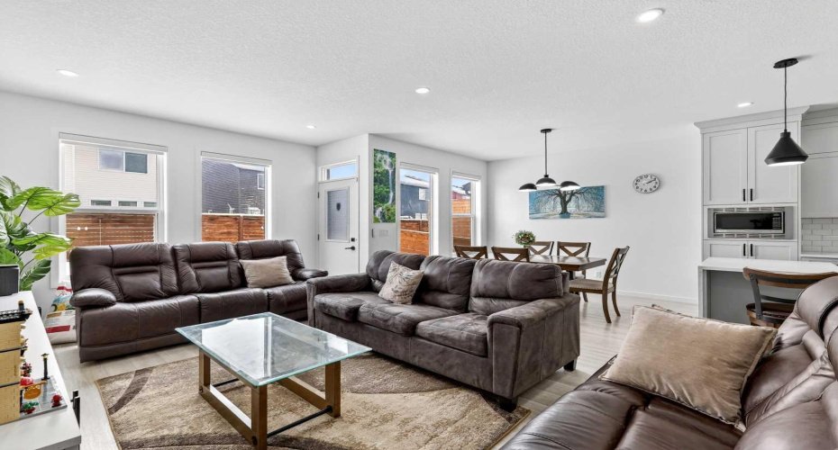 41 Copperhead Road, Calgary, Alberta T2Z 5H1, 4 Bedrooms Bedrooms, ,4 BathroomsBathrooms,Residential,For Sale,Copperhead,A2301656