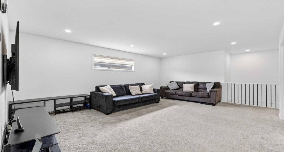 41 Copperhead Road, Calgary, Alberta T2Z 5H1, 4 Bedrooms Bedrooms, ,4 BathroomsBathrooms,Residential,For Sale,Copperhead,A2301656