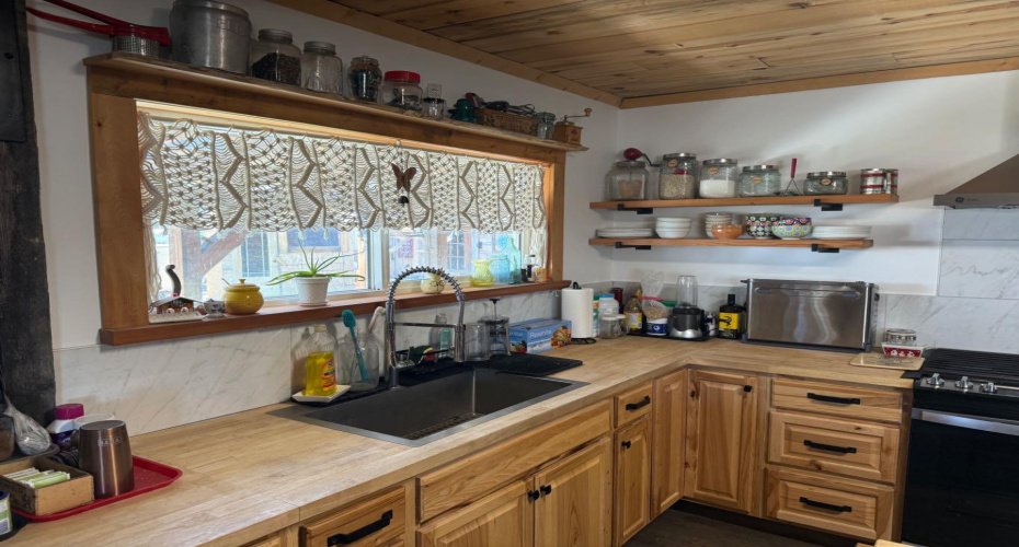 205 Hamilton Avenue, Lundbreck, Alberta T0K 1H0, 3 Bedrooms Bedrooms, ,2 BathroomsBathrooms,Residential,For Sale,Hamilton,A2301711