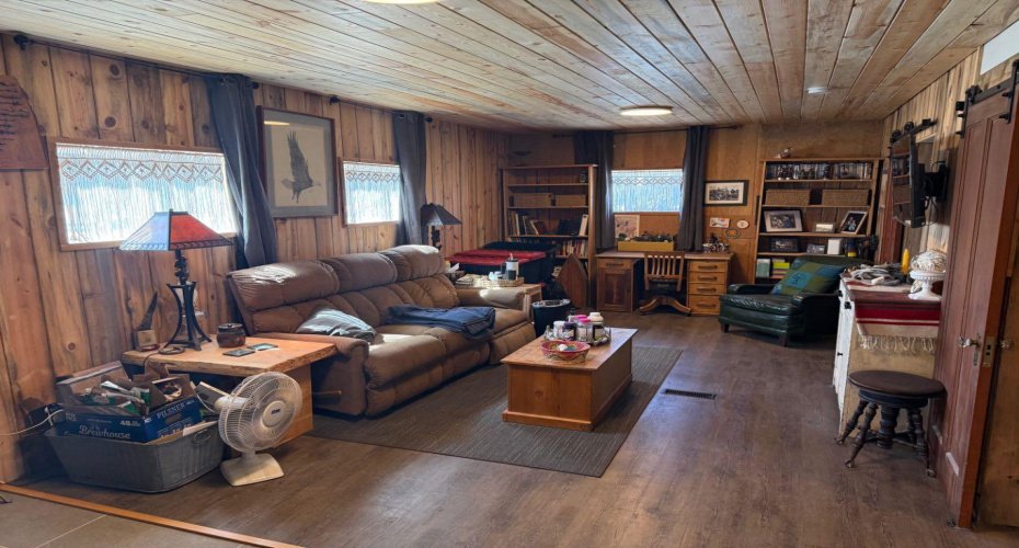 205 Hamilton Avenue, Lundbreck, Alberta T0K 1H0, 3 Bedrooms Bedrooms, ,2 BathroomsBathrooms,Residential,For Sale,Hamilton,A2301711