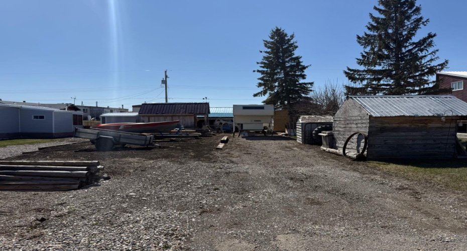 205 Hamilton Avenue, Lundbreck, Alberta T0K 1H0, 3 Bedrooms Bedrooms, ,2 BathroomsBathrooms,Residential,For Sale,Hamilton,A2301711