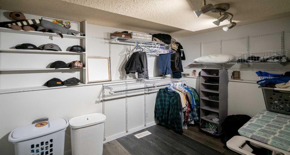 6706 Marler Drive, Camrose, Alberta T4V 3R3, 4 Bedrooms Bedrooms, ,2 BathroomsBathrooms,Residential,For Sale,Marler,A2301769