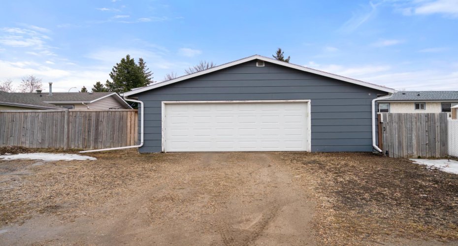 6706 Marler Drive, Camrose, Alberta T4V 3R3, 4 Bedrooms Bedrooms, ,2 BathroomsBathrooms,Residential,For Sale,Marler,A2301769