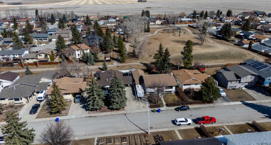 5218 Silverthorn Road, Olds, Alberta T4H 1B1, 4 Bedrooms Bedrooms, ,2 BathroomsBathrooms,Residential,For Sale,Silverthorn,A2301872