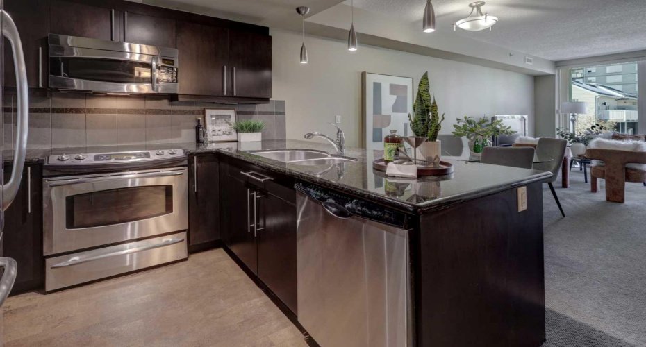 817 15 Avenue, Calgary, Alberta T2R 0H8, 1 Bedroom Bedrooms, ,1 BathroomBathrooms,Residential,For Sale,15,A2302032