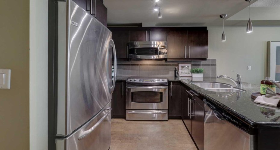 817 15 Avenue, Calgary, Alberta T2R 0H8, 1 Bedroom Bedrooms, ,1 BathroomBathrooms,Residential,For Sale,15,A2302032