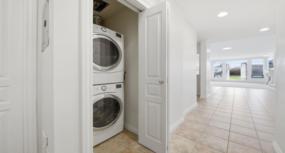 1718 14 Avenue, Calgary, Alberta T2N4Y7, 2 Bedrooms Bedrooms, ,2 BathroomsBathrooms,Residential,For Sale,14,A2302077