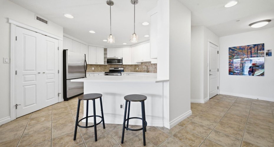 1718 14 Avenue, Calgary, Alberta T2N4Y7, 2 Bedrooms Bedrooms, ,2 BathroomsBathrooms,Residential,For Sale,14,A2302077