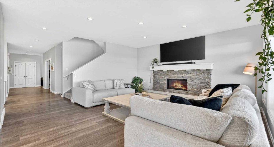 56 Masters Court, Calgary, Alberta T3M 2B8, 5 Bedrooms Bedrooms, ,4 BathroomsBathrooms,Residential,For Sale,Masters,A2302088