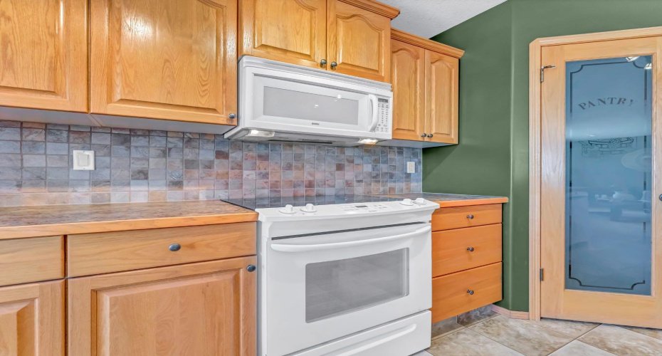 107 Vista Close, Medicine Hat, Alberta T1B0M3, 1 Bedroom Bedrooms, ,4 BathroomsBathrooms,Residential,For Sale,Vista,A2302481